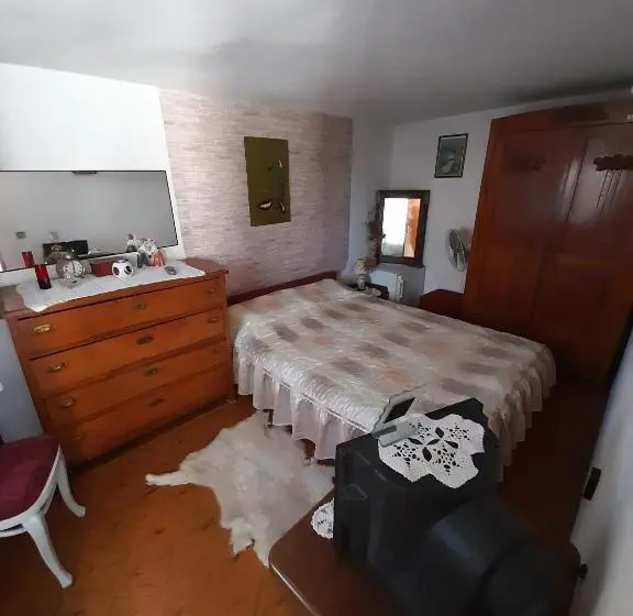 اتاق استاندارد چهارنفره با بالکن, Villa Trakia