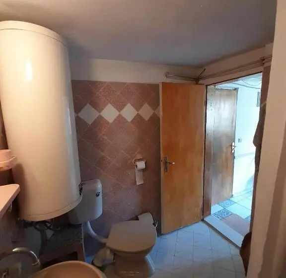 اتاق استاندارد چهارنفره با بالکن, Villa Trakia