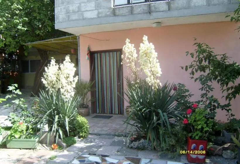 اتاق استاندارد سه تخته با بالکن, Villa Trakia