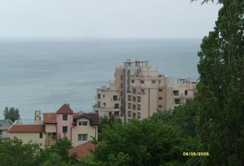 اتاق اساندارد با چشم‌انداز جانبی به دریا, Villa Trakia