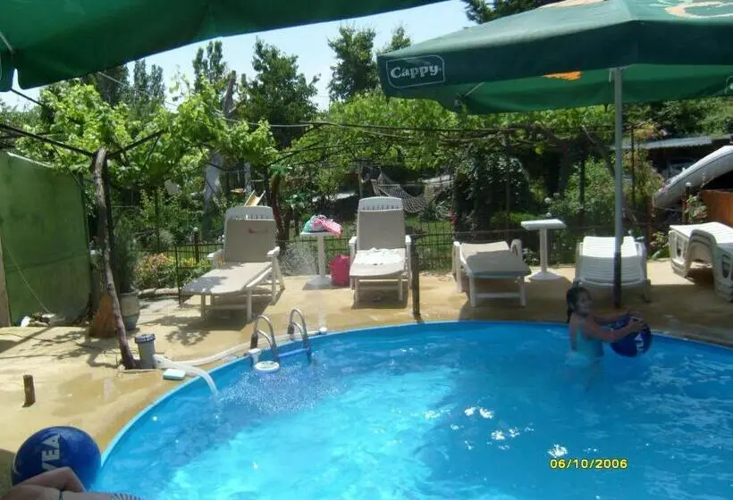 اتاق اساندارد با چشم‌انداز جانبی به دریا, Villa Trakia