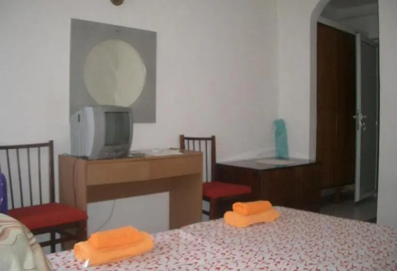 اتاق لوکس با بالکن و چشم‌انداز دریا, Villa Trakia