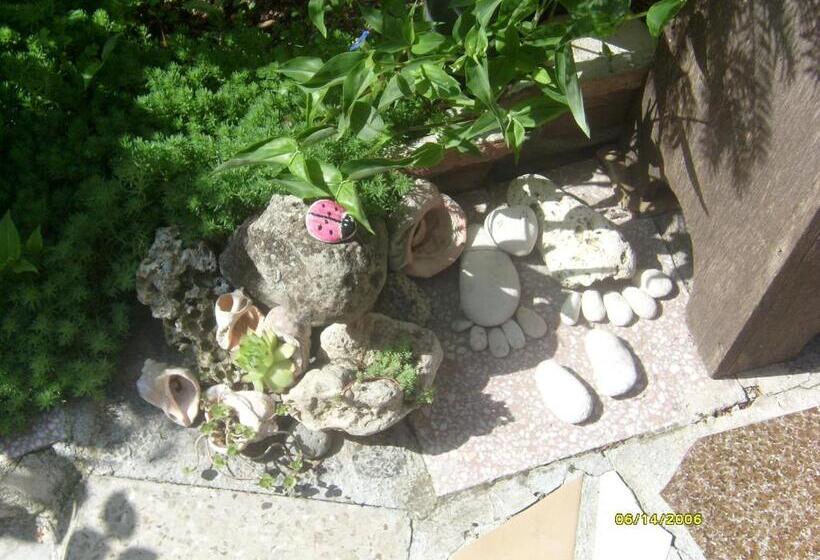 Четырехместный Номер Стандарт с Балконом, Villa Trakia