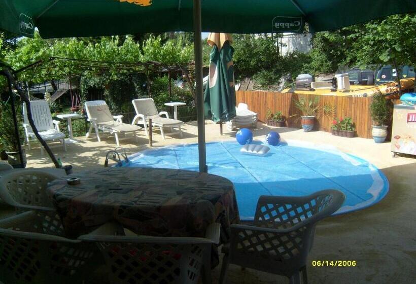 Трехместный Номер Стандарт с Балконом, Villa Trakia