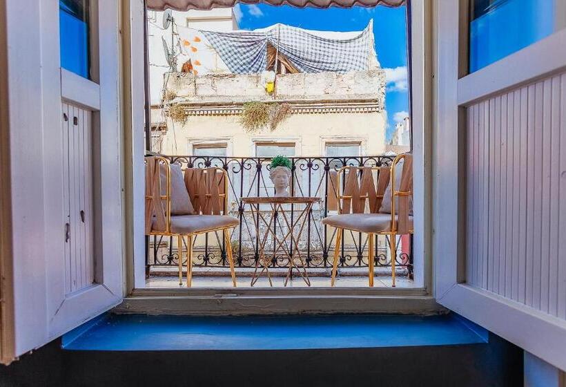 Трехместный Номер Стандарт с Балконом, Taksim Bi Center Suites