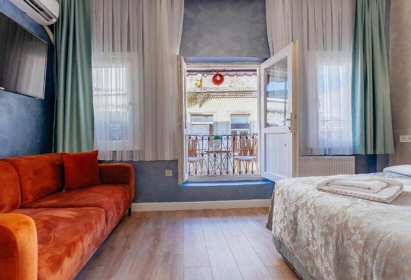 Трехместный Номер Стандарт с Балконом, Taksim Bi Center Suites