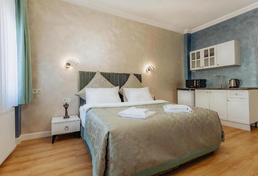 Номер Стандарт Трехместный, Taksim Bi Center Suites