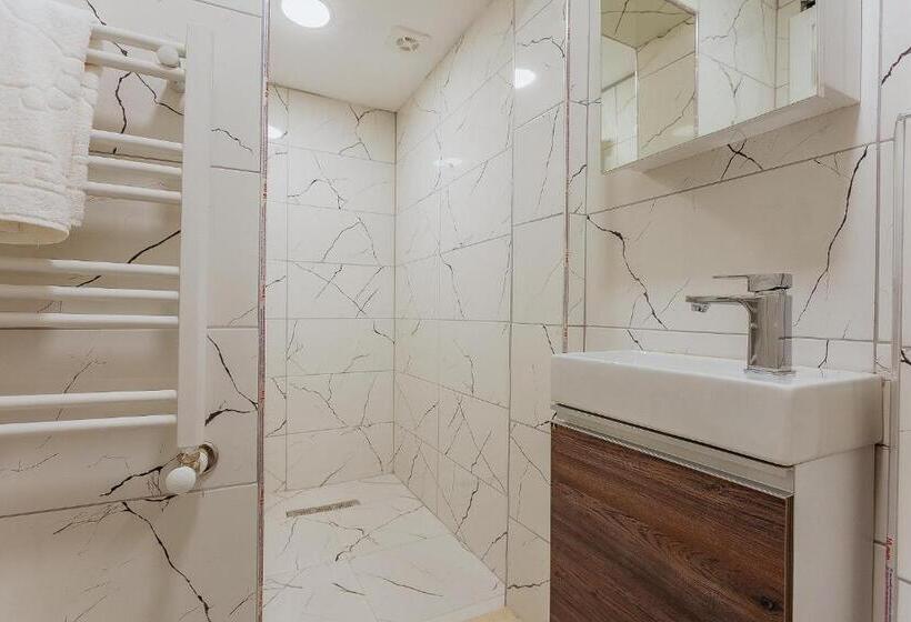 Номер Стандарт Трехместный, Taksim Bi Center Suites