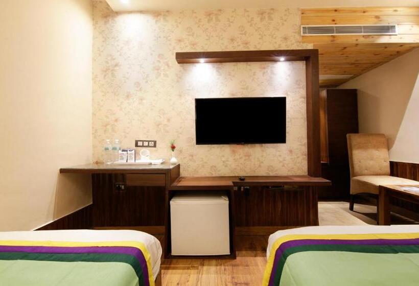 标准间, Treebo Punjabi Nature Residency, Near Faridabad Railway Station