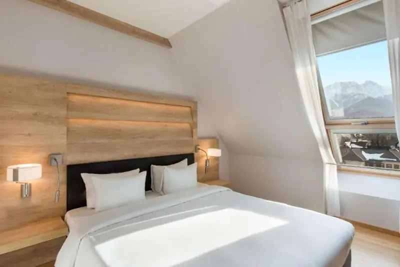 山の見えるジュニアスイート, Radisson Blu Hotel & Residences