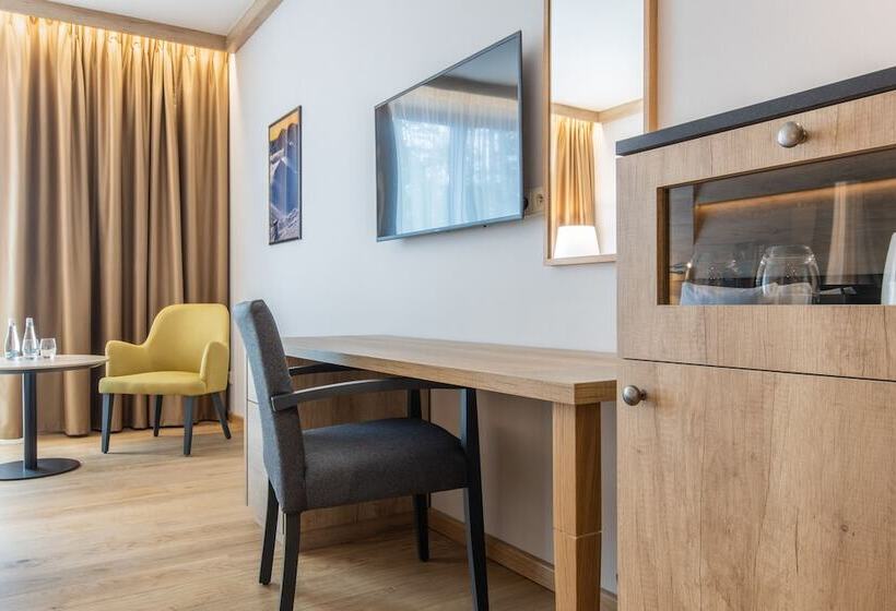 Семейный Номер Вид на Горы, Radisson Blu Hotel & Residences