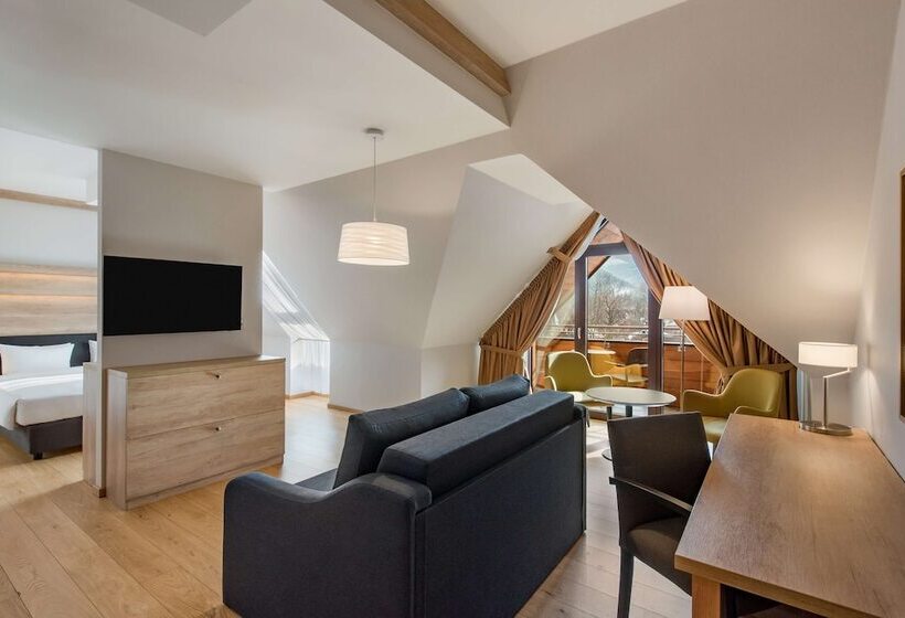 سوئیت جونیور با چشمانداز کوهستان, Radisson Blu Hotel & Residences