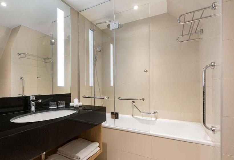 Апартаменты 1 Спальня с Балконом, Radisson Blu Hotel & Residences