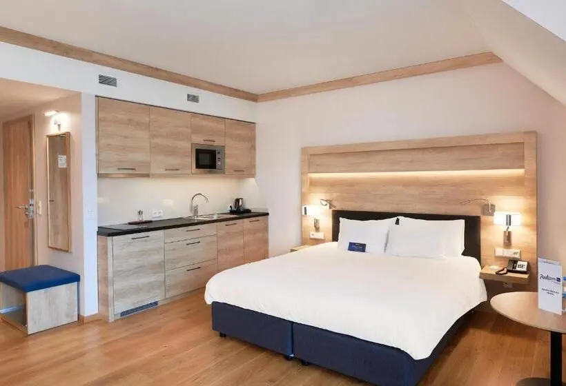 スタンダードスタジオ, Radisson Blu Hotel & Residences