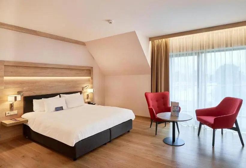 スタンダードスタジオ, Radisson Blu Hotel & Residences