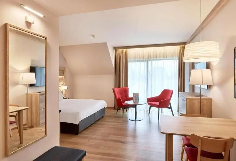 スタンダードスタジオ, Radisson Blu Hotel & Residences