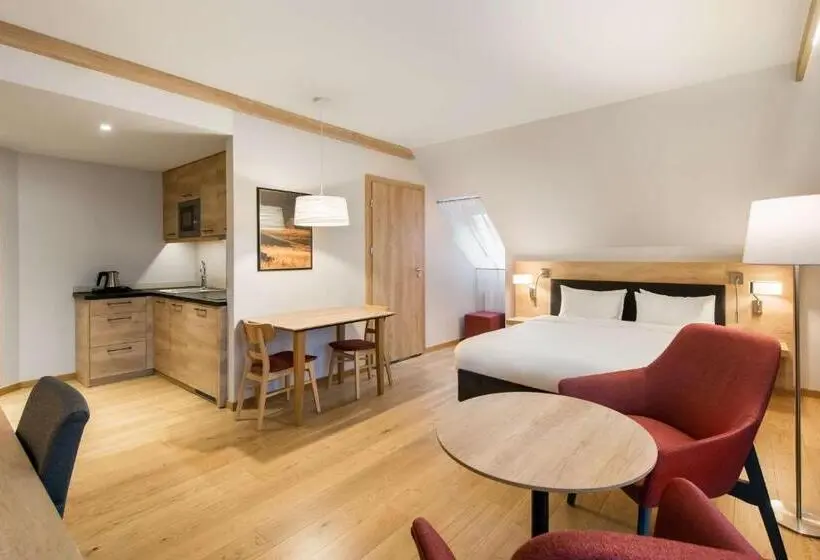 スタンダードスタジオ, Radisson Blu Hotel & Residences