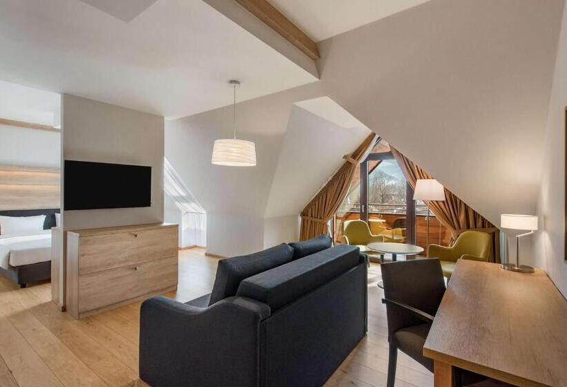 سوئیت جونیور با چشمانداز کوهستان, Radisson Blu Hotel & Residences