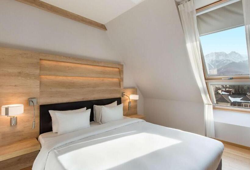 سوییت با چشمانداز کوه, Radisson Blu Hotel & Residences