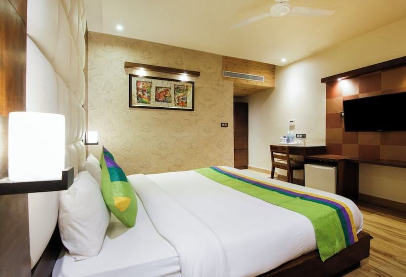اتاق لوکس, Treebo Punjabi Nature Residency, Near Faridabad Railway Station