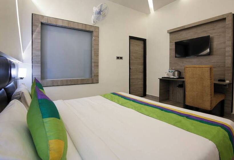 豪华房间, Treebo Punjabi Nature Residency, Near Faridabad Railway Station