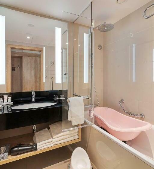 اتاق خانوادگی, Radisson Blu Hotel & Residences