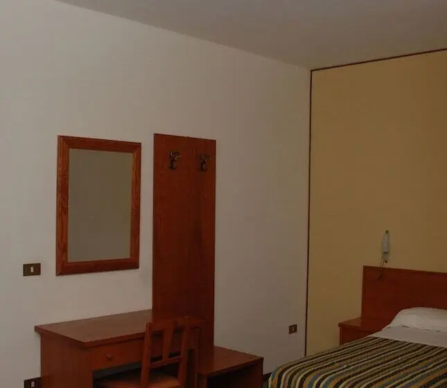 اتاق استاندارد سه نفره, B&b Sant'eufemia