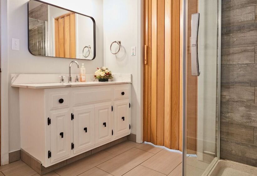 3ベッドルームハウス, Bed & Barrel At Stonehouse Cellars