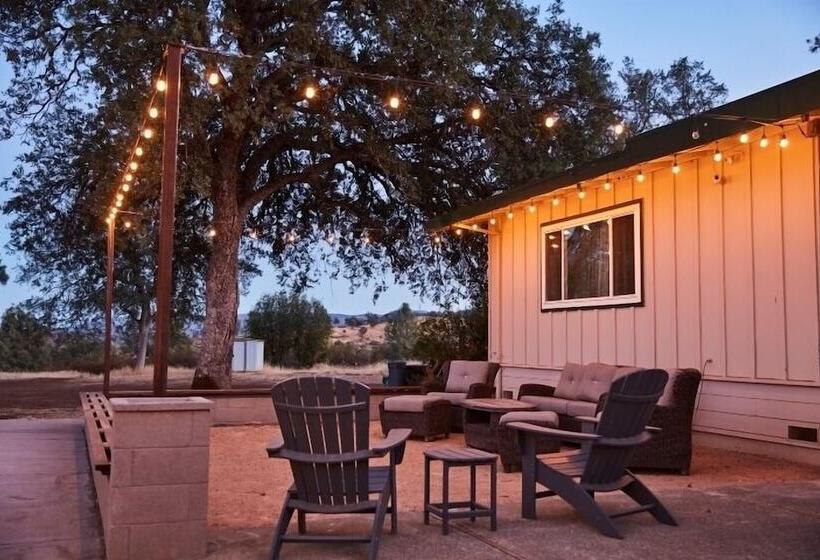 3ベッドルームハウス, Bed & Barrel At Stonehouse Cellars