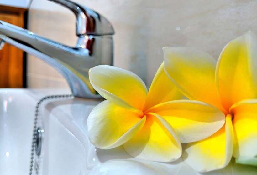 Pokój Deluxe Widok Basen, Serangan Inn Mimba