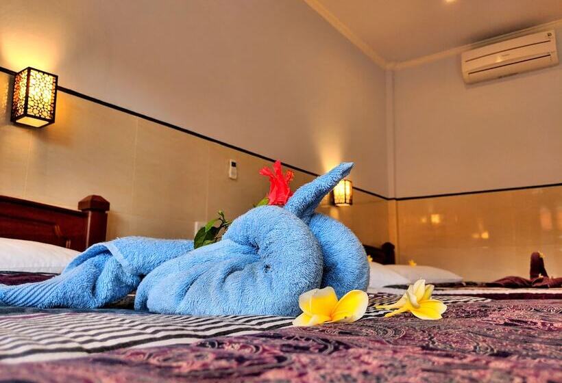 Трехместный Номер Deluxe Вид на Бассейн, Serangan Inn Mimba
