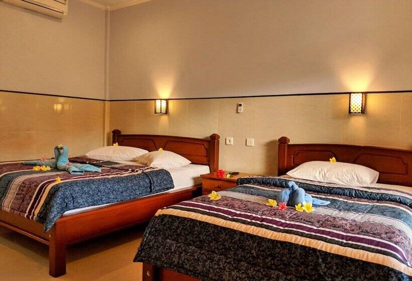 Pokój Trzyosobowy Deluxe Widok Basen, Serangan Inn Mimba