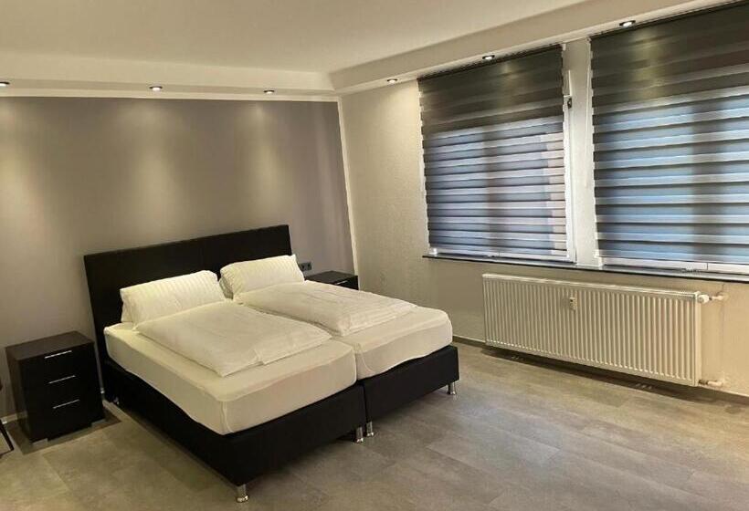 이코노미 룸, Anker