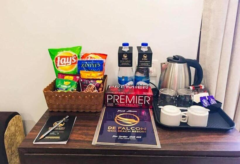 발코니 디럭스 룸, De Falcon Goa Beach Resort