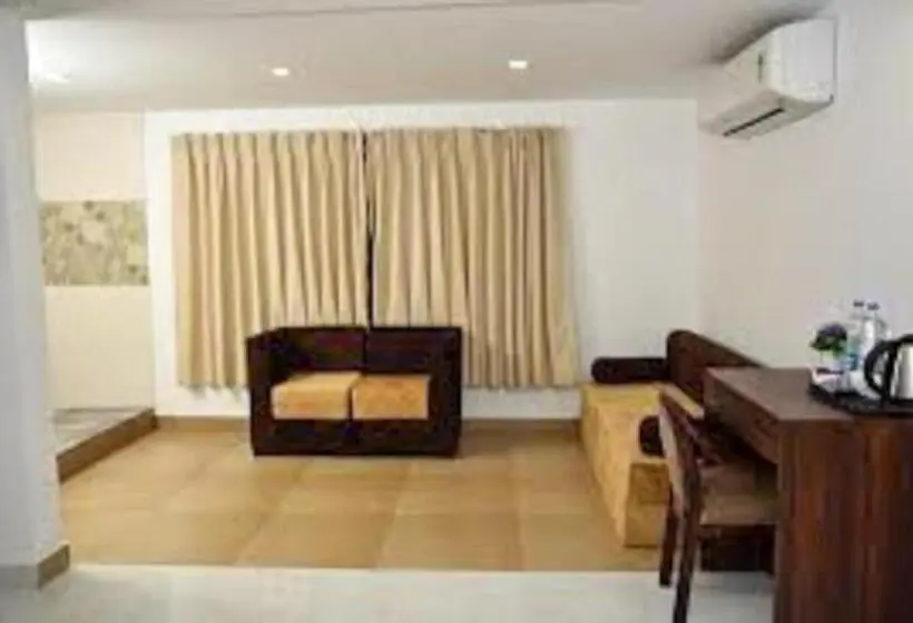 キングサイズベッドのスタンダードルーム, De Falcon Goa Beach Resort