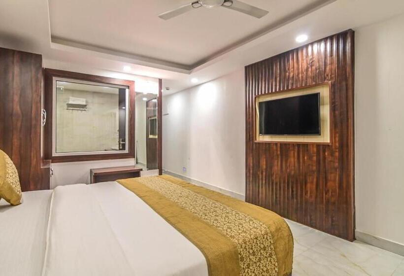 디럭스 룸, De Falcon Goa Beach Resort