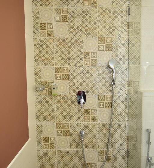 디럭스 룸, De Falcon Goa Beach Resort