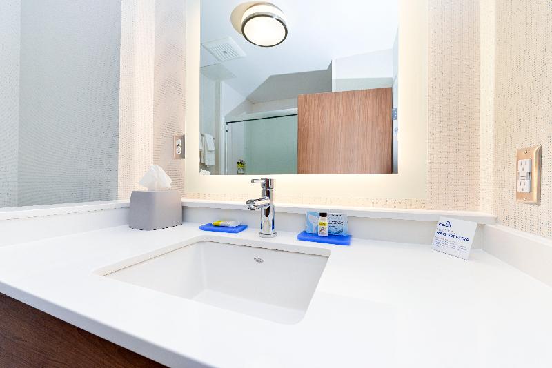 带大床的标准间, Holiday Inn Express & Suites   Elko, An Ihg
