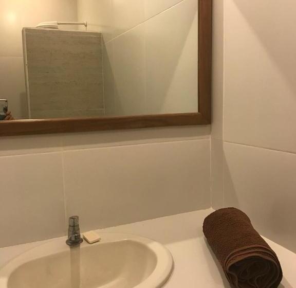 غرفة قياسية مطلّة علي البحر, & Bar La Guitarra