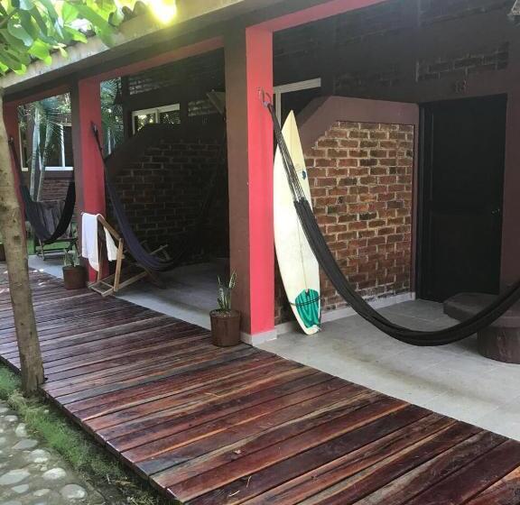 غرفة قياسية مطلّة علي الحديقة, & Bar La Guitarra