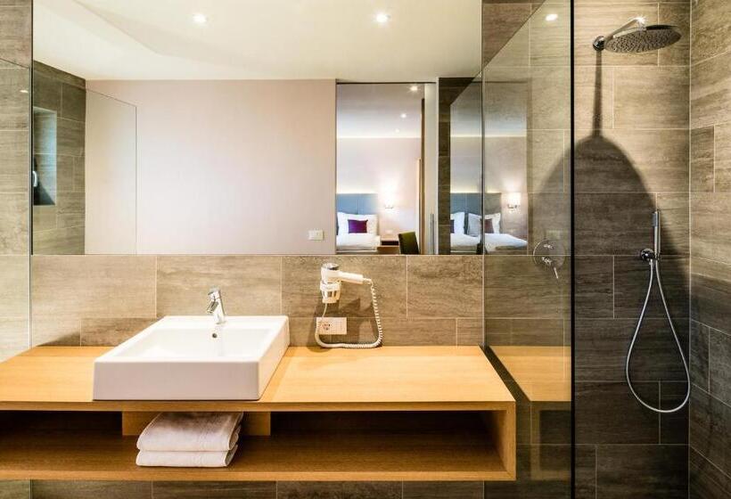 סוויטת ג'וניור עם מרפסת, Jardis Boutique