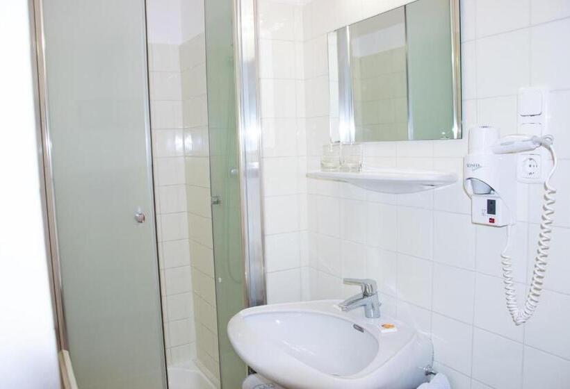 غرفة قياسية ثلاثية, Klamberghof Burgstaller