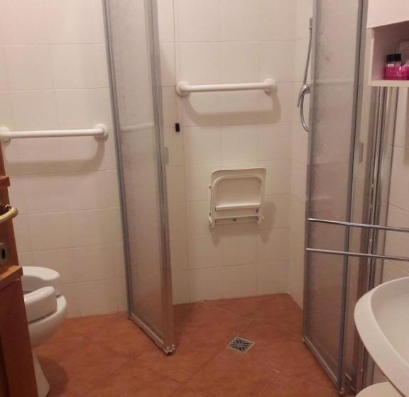 חדר סטנדרט מותאם לאדם עם מוגבלויות, Villa Stella