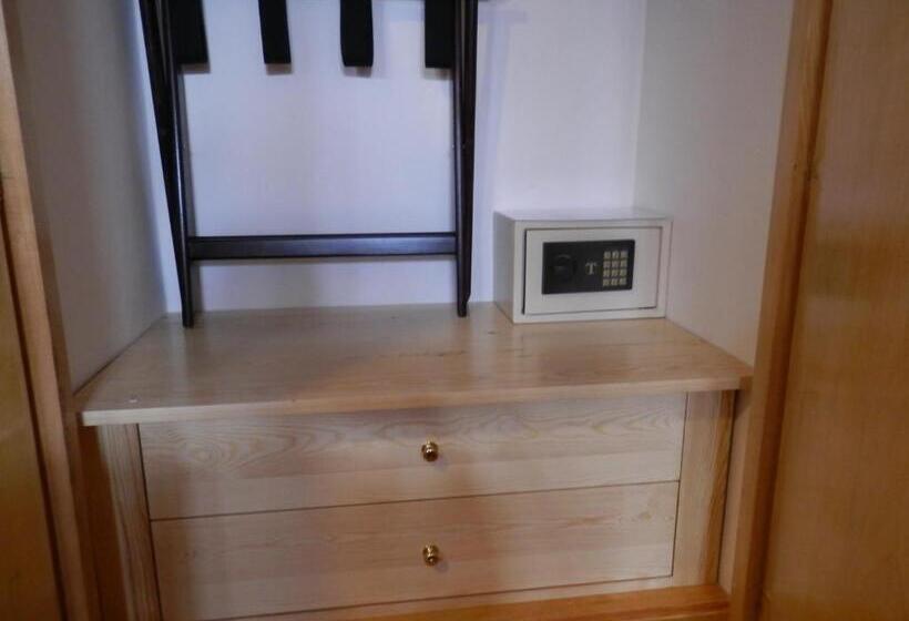 Quarto Estandar Individual com Sacada, Villa Stella