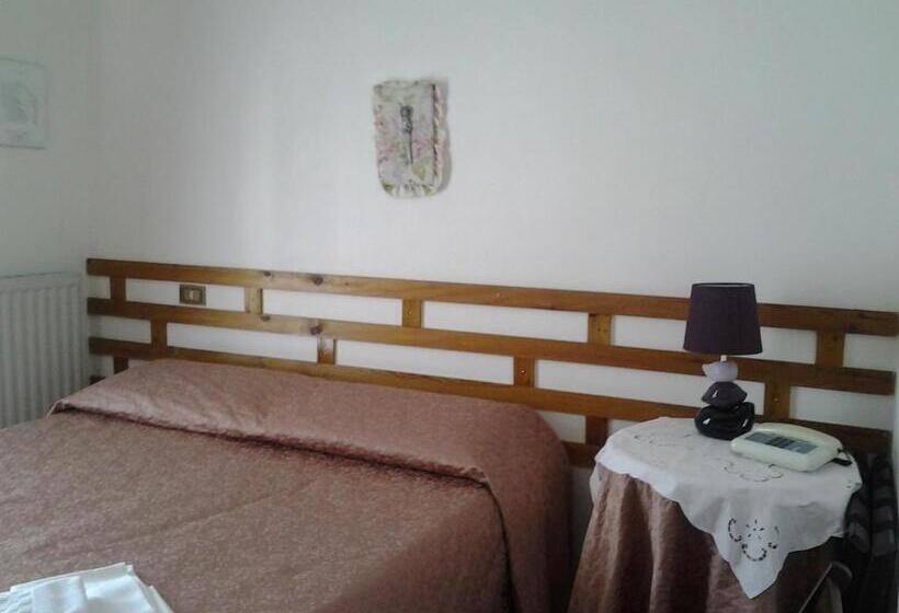 חדר סטנדרט יחיד עם מרפסת, Villa Stella