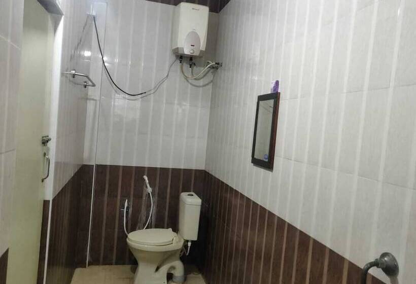 Habitació Estàndard, Harish