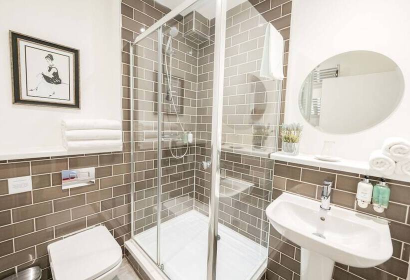استودیوی استاندارد, Edinburgh Castle Apartments