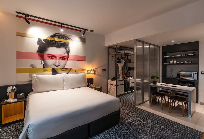 اتاق استاندارد, Studio One