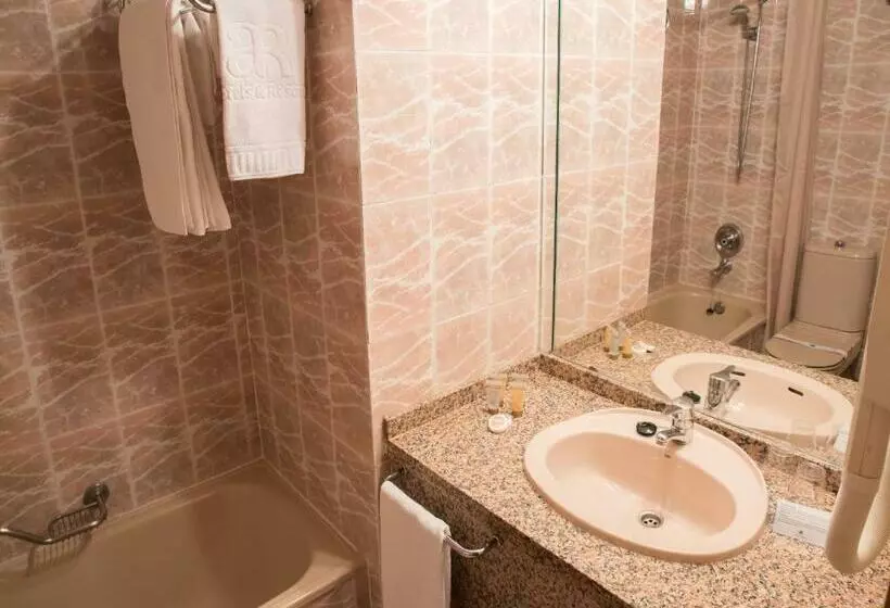 اتاق استاندارد سه نفره, AR Roca Esmeralda & Spa
