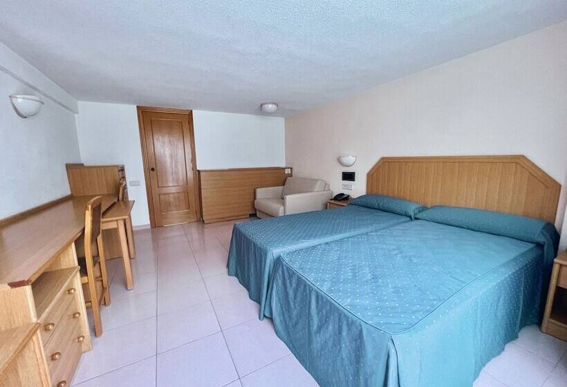 标准三人间, AR Roca Esmeralda & Spa